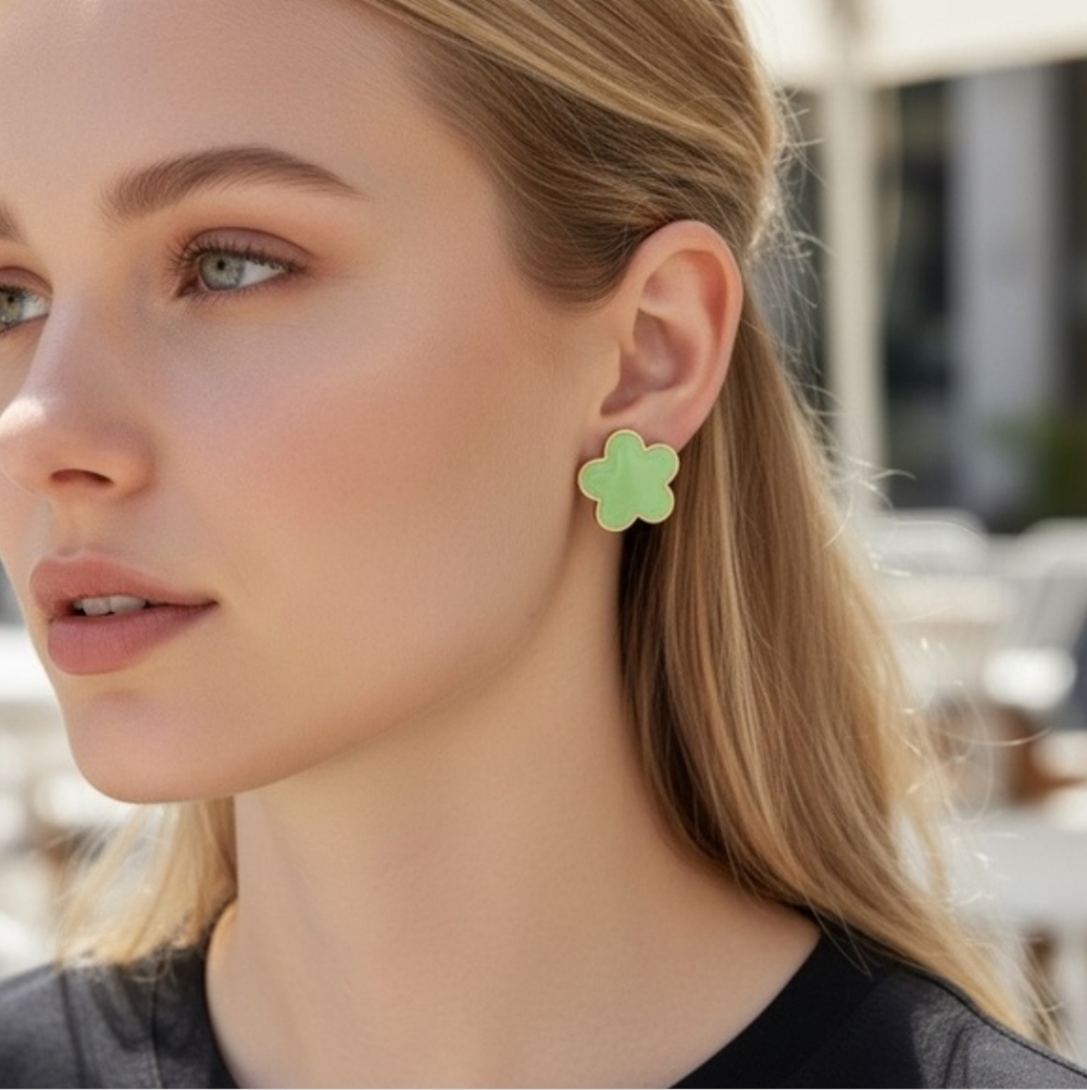 Green Flower Stud Earrings - Picture 1 of 1